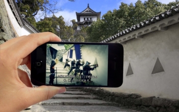 使用AR App「姬路城大發現」深入探索了解姫路城！