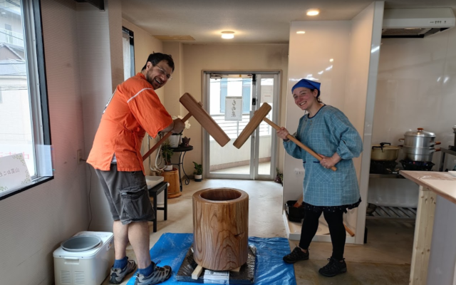 Mochi-pounding