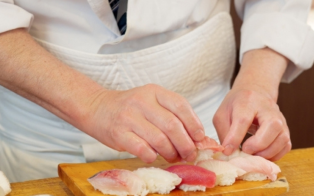 Himeji: Experience Japanese Food Culture — Sushi-Making Experience and Sake Brewery Tour                     姬路一日遊｜深度體驗日本飲食文化 壽司握製體驗 × 百年酒藏參觀 巴士之旅