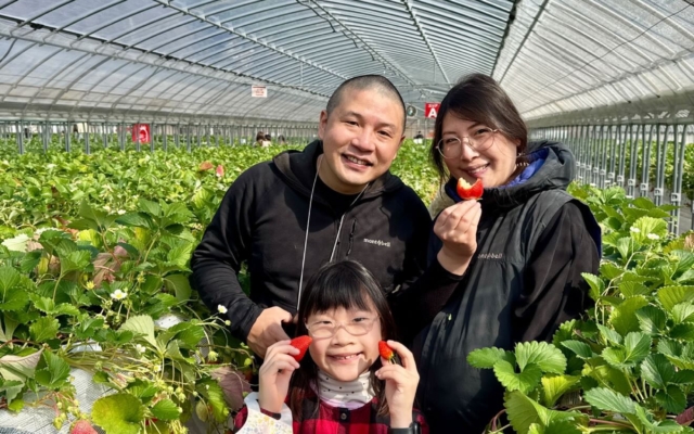 Himeji Heartful Strawberry Farm